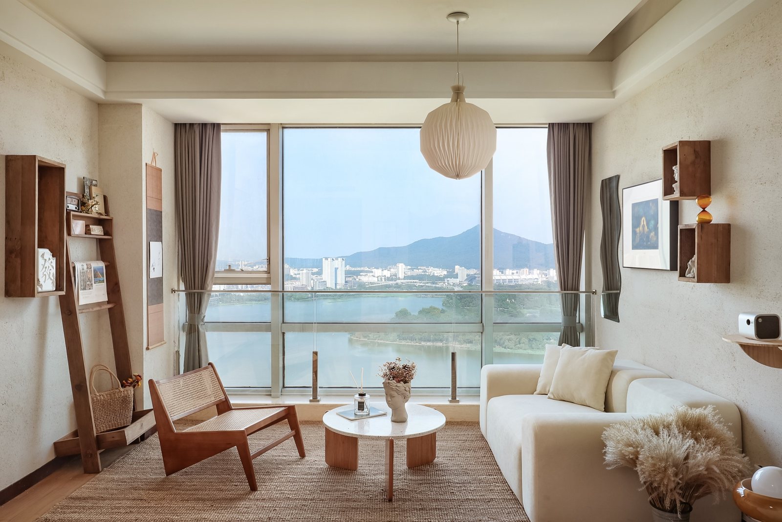 3208室绿植与自然感，可俯瞰玄武湖与紫金山全景