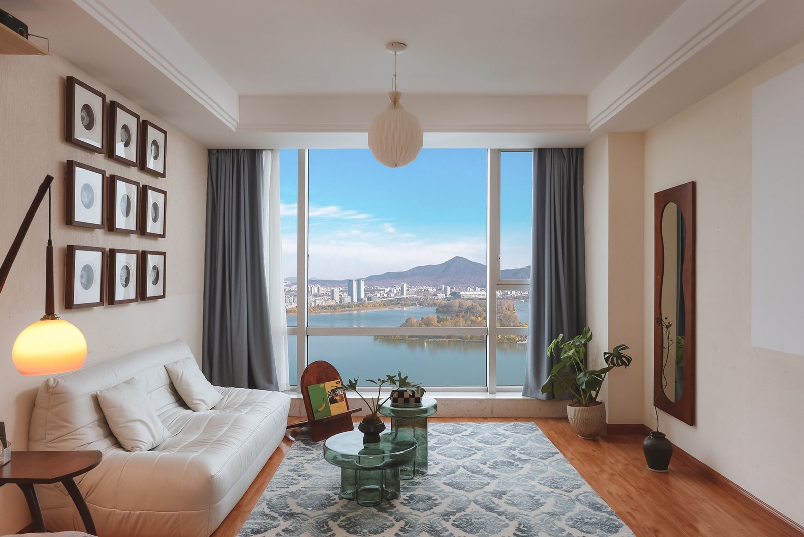 3307室紫金山方向远景，可俯瞰玄武湖与紫金山全景