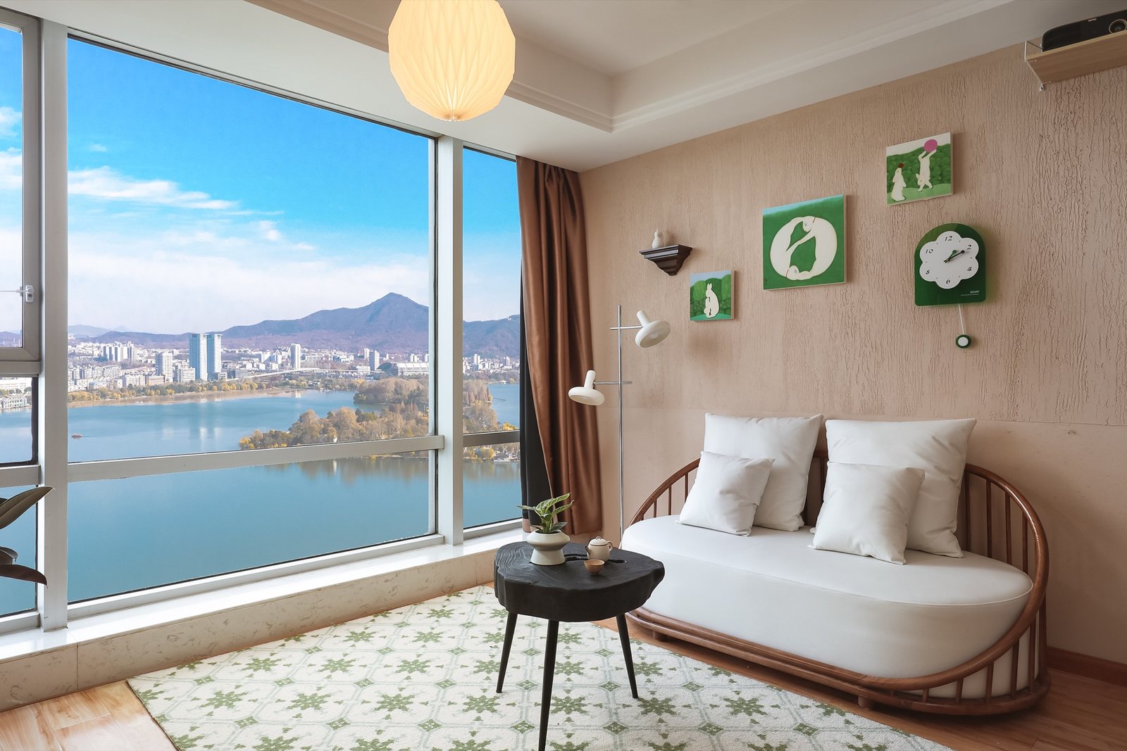3308室紫金山方向远景，可俯瞰玄武湖与紫金山全景